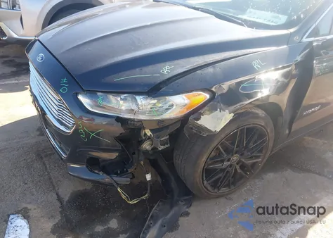 2013 Ford Fusion Hybrid Titanium z USA, uszkodzony, nr VIN 3FA6P0RU4DR382329